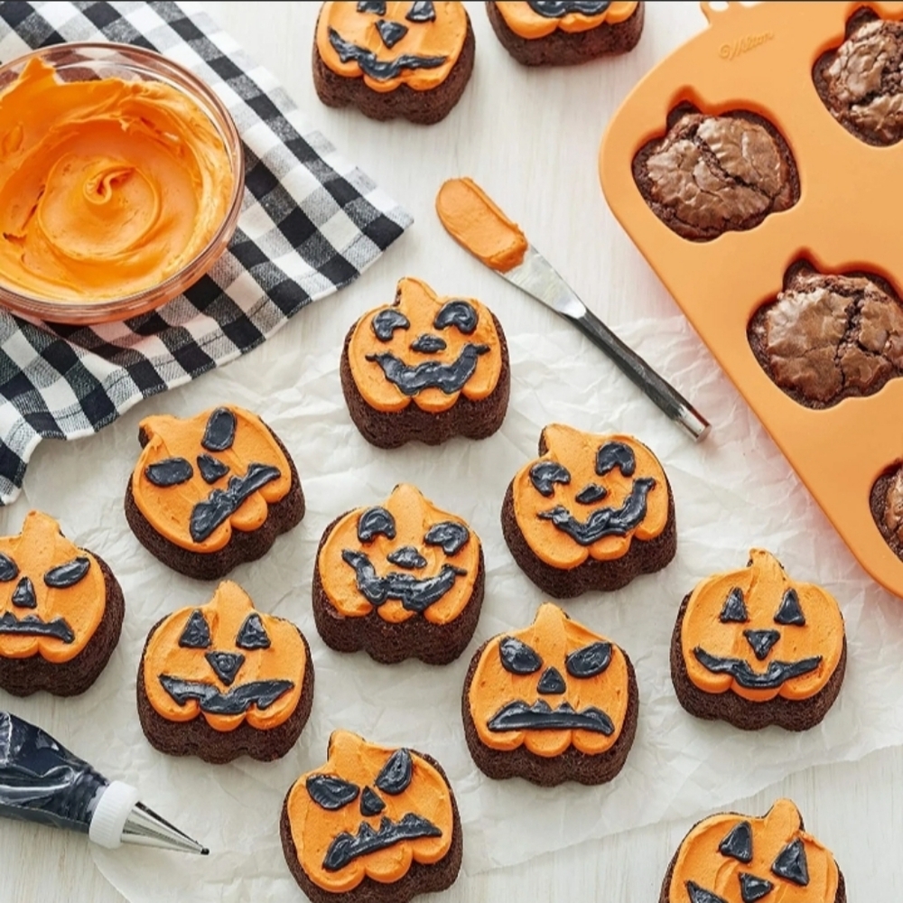 Wilton Silicone Mold Halloween Pumpkin Faces Makes 6 Baked Goods Reusable New